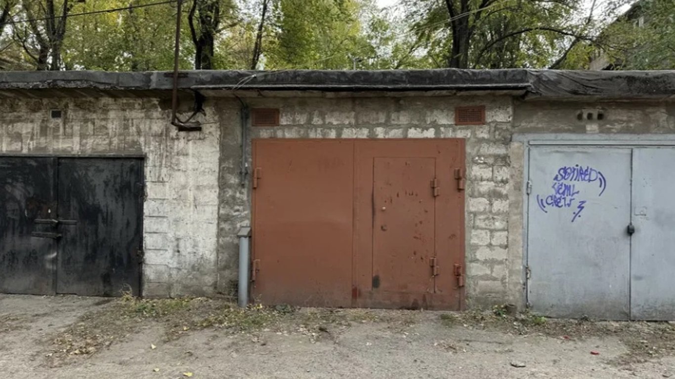 Земля під гаражем — кому належить та як стати власником