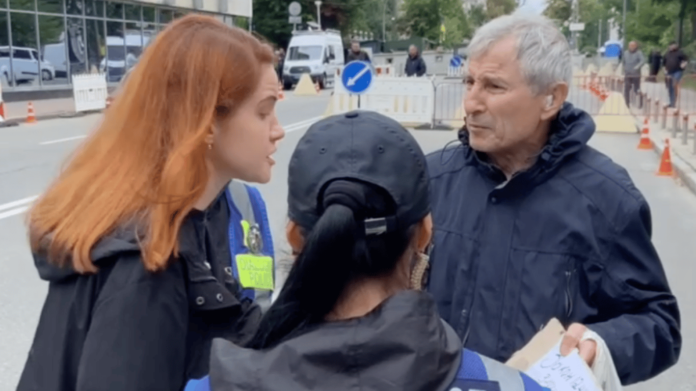 У Києві між Безуглою та активістами стався конфлікт — відео