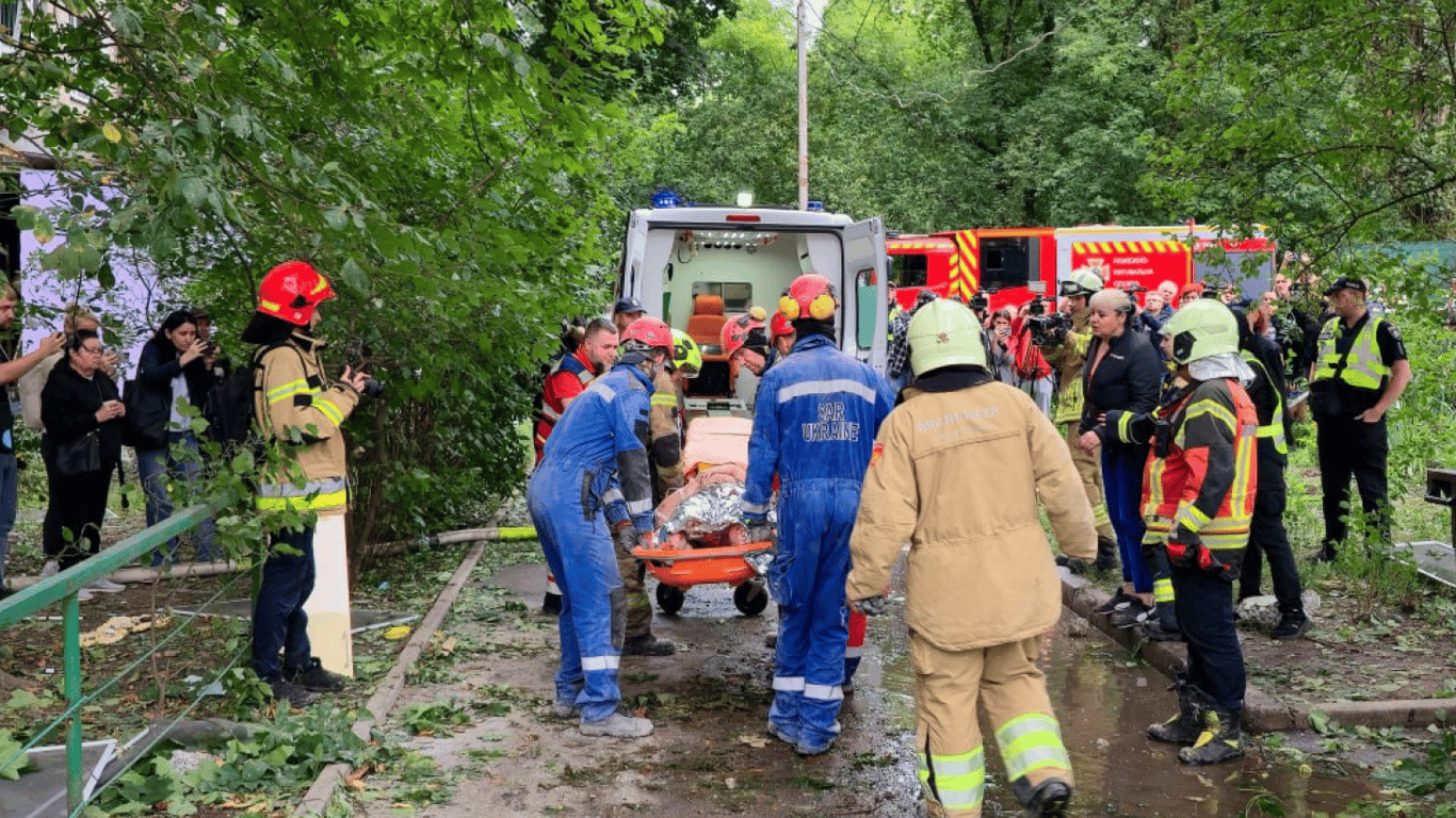Росіяни вдарили дроном по Харкову: серед постраждалих 5-місячна дитина