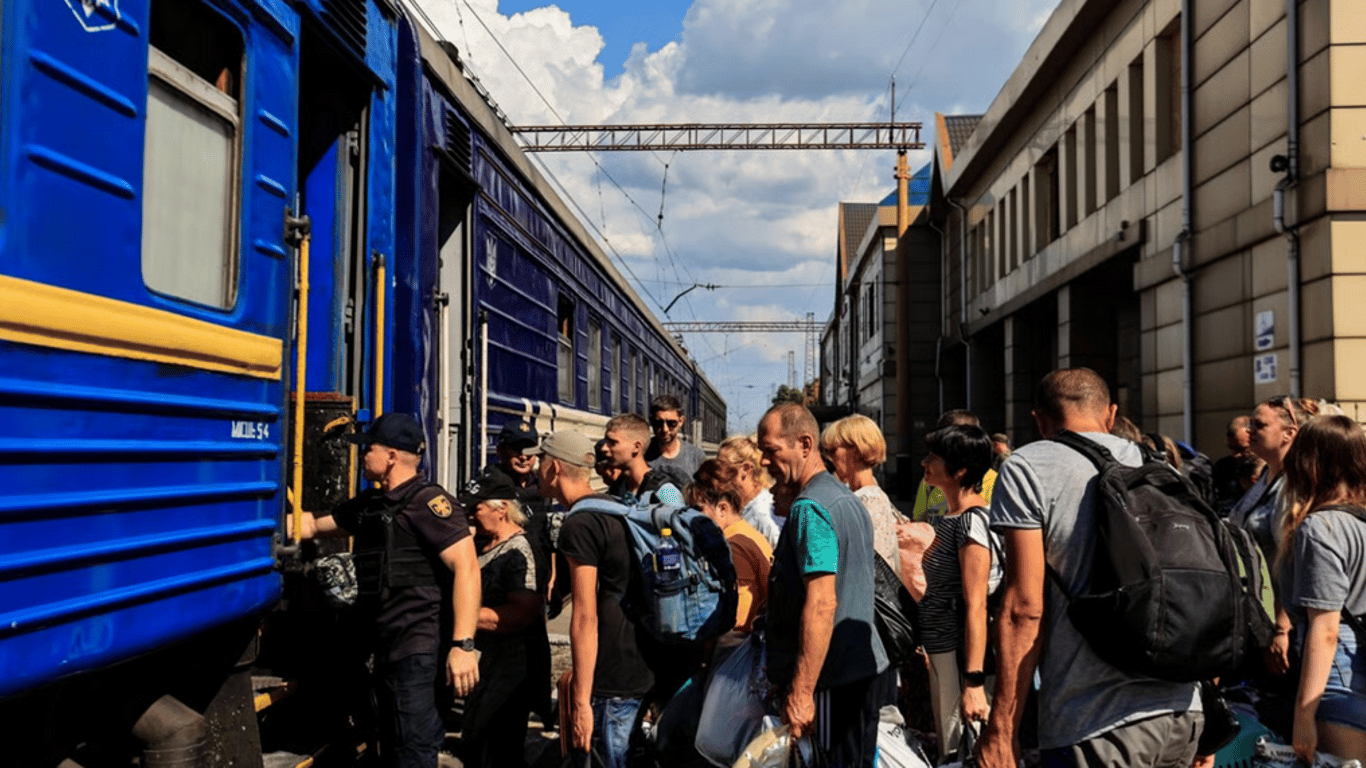 Украинцы массово вернутся домой лишь после 2027 года: прогноз НБУ