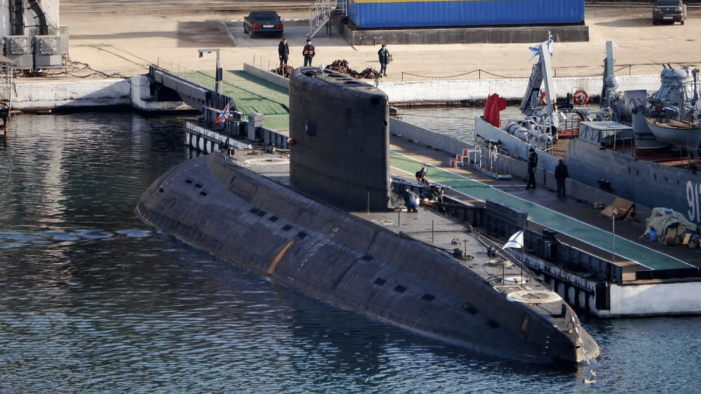 Die ukrainischen Streitkräfte haben ein russisches U-Boot im Wert von 300 Millionen Dollar zerstört: Einzelheiten der Operation in der Krim
