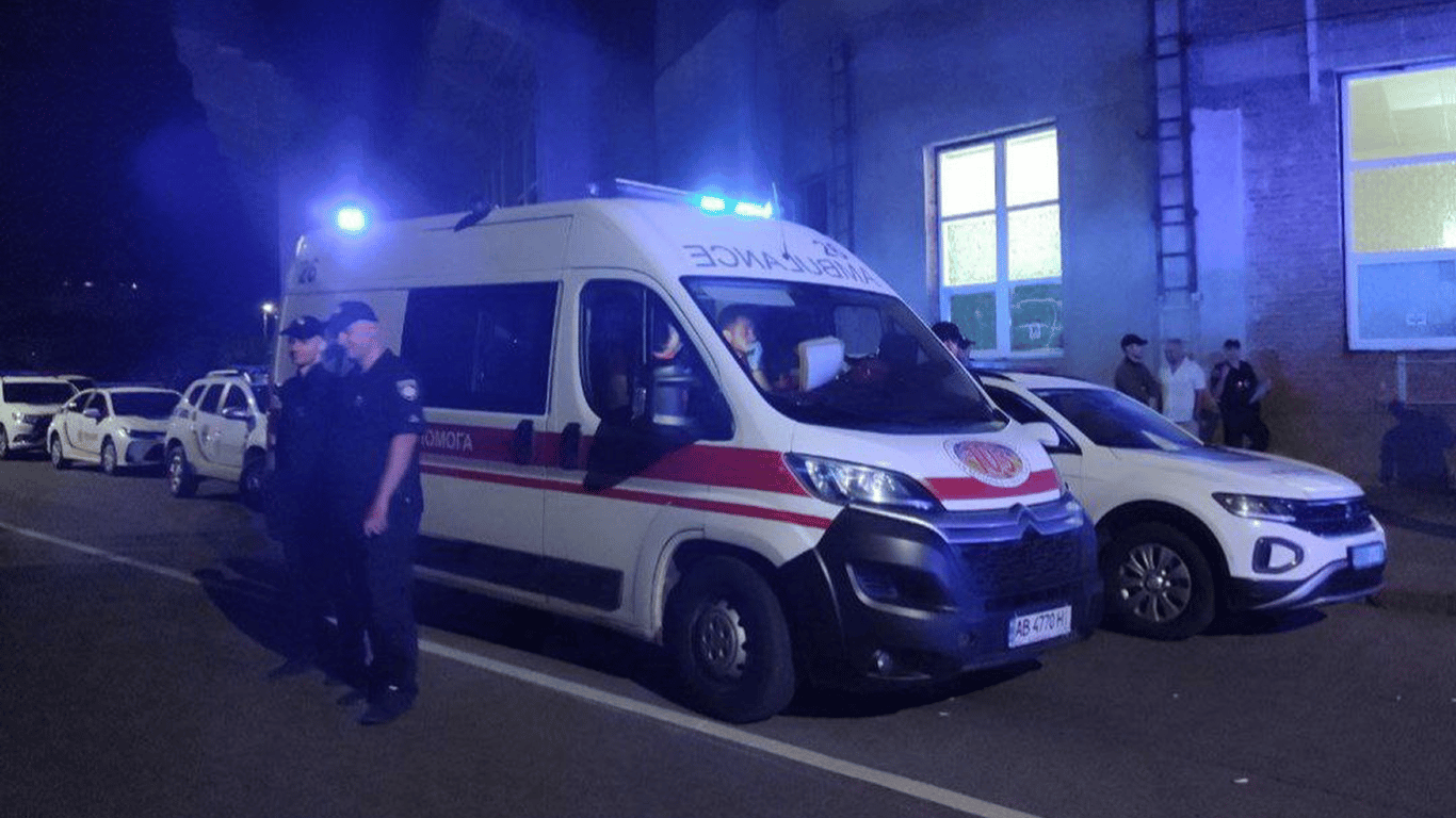 Сутичка біля стадіону у Вінниці: ТЦК затримали чоловіка під час мітингу
