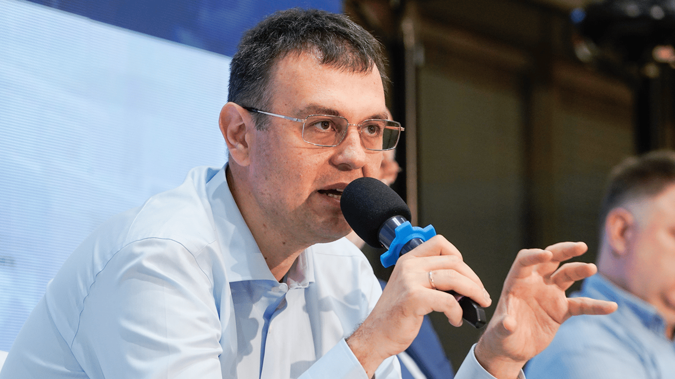 Україна витрачає всі податки на армію: хто фінансує соцсферу та бізнес