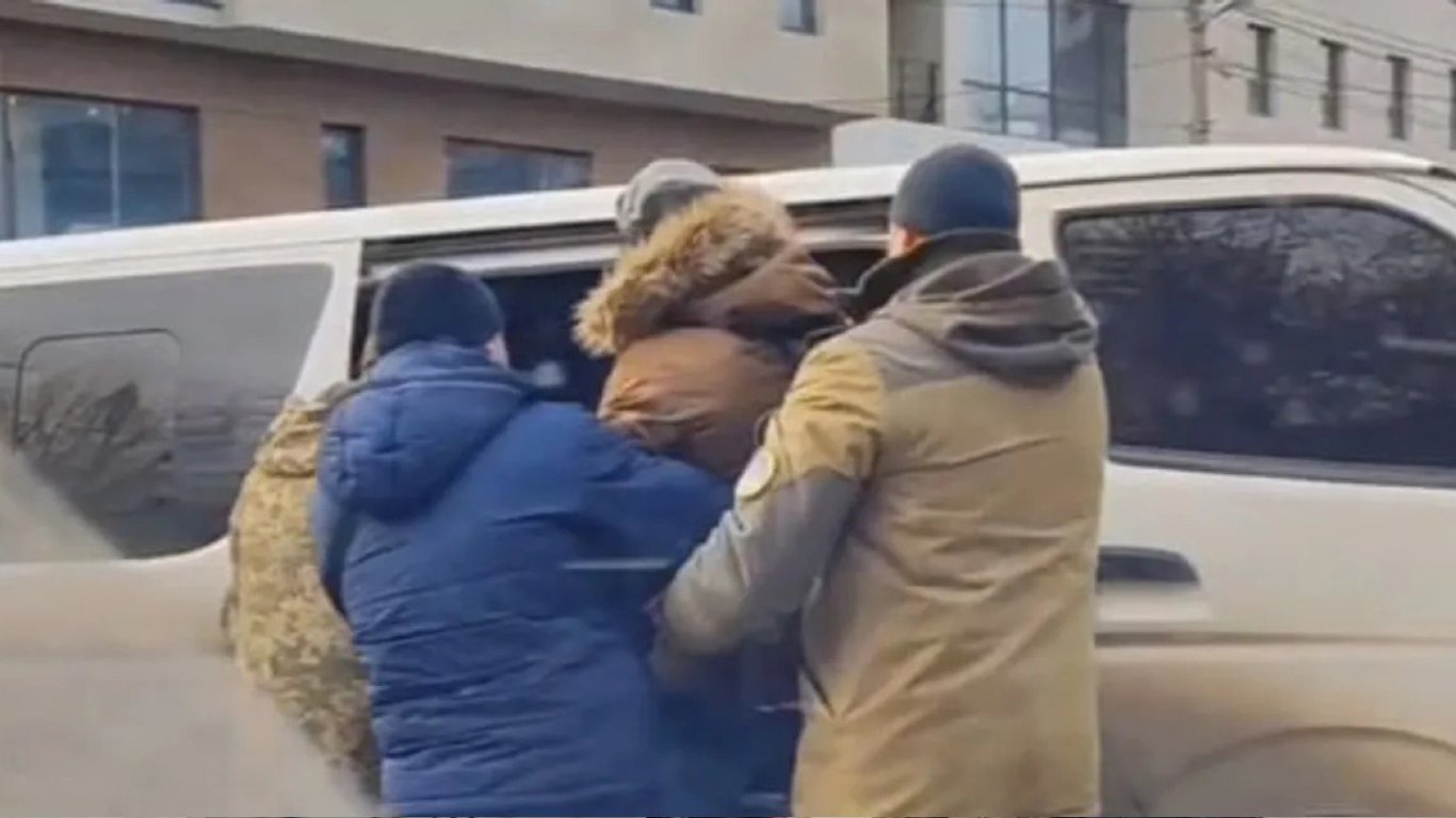 Пенсіонера побили в ТЦК: суд відмовився розглядати справу через пропуск строку