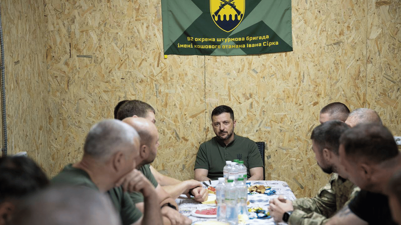 Зеленский наградил защитников на Харьковщине: какие бригады были отмечены государственными наградами