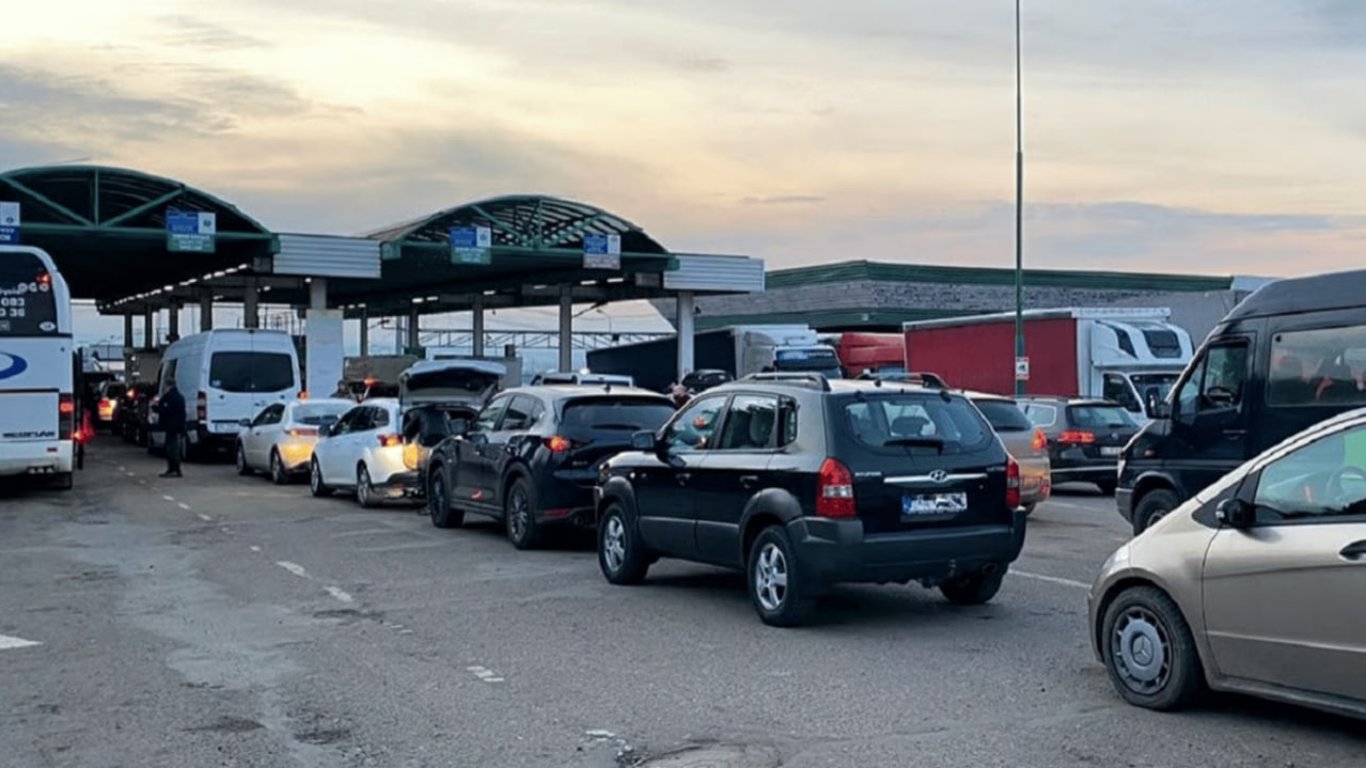 Na Lwowszczyźnie znacznie wzrosła kolejka na granicy: jak uniknąć długiego czekania