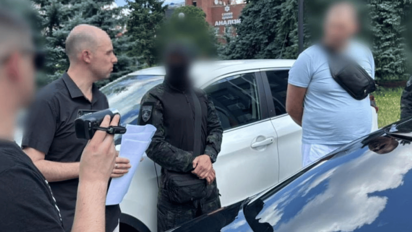 В Киеве задержали мошенника: за 15 тысяч долларов обещал продлить инвалидность