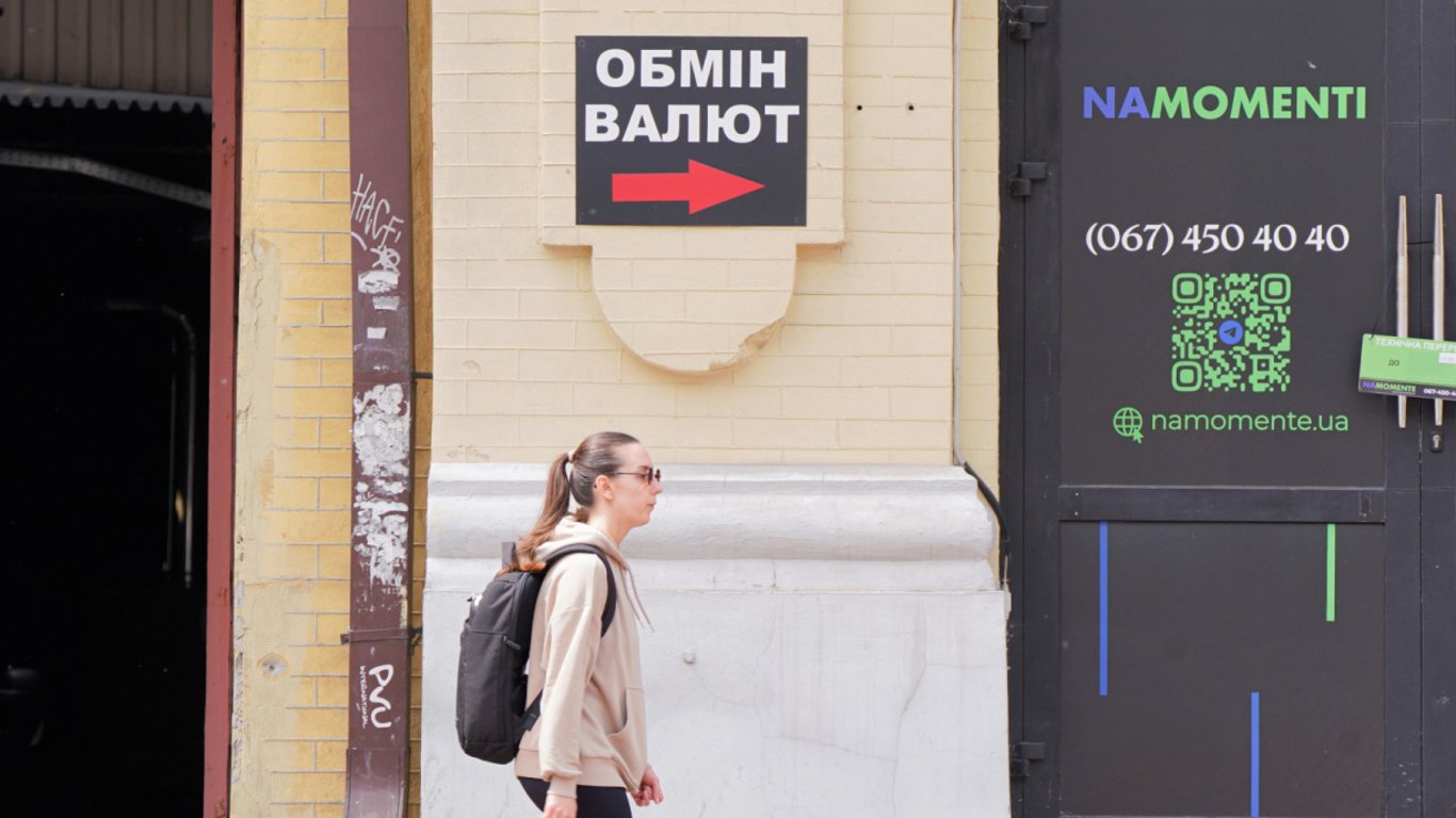 Вигідніший курс долара: в які дні українцям краще купувати валюту