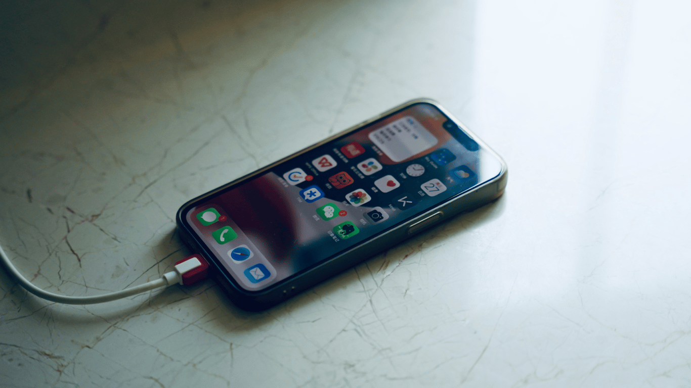TSA warns about the dangers of public USB: how to protect your smartphone