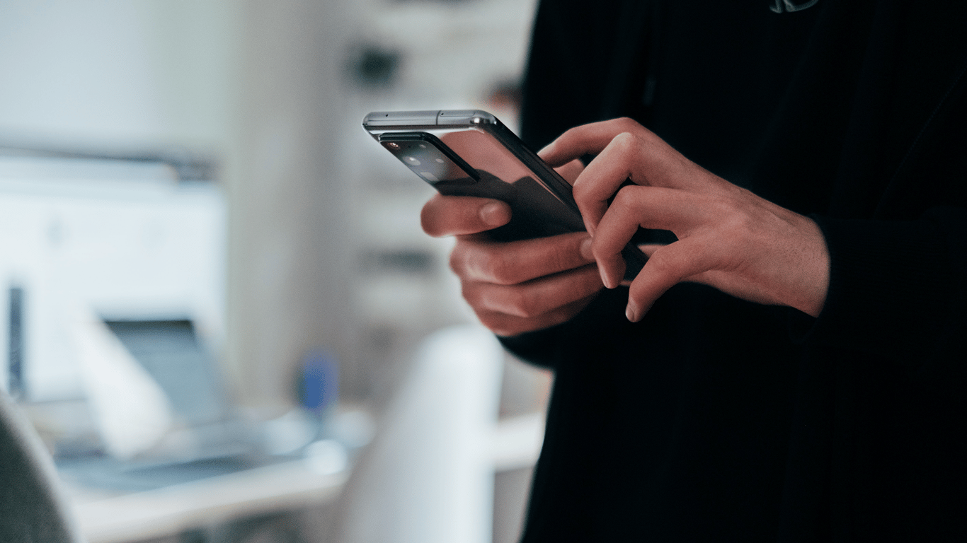 Мошенники рассылают SMS от имени Укрпочты: как избежать кражи данных