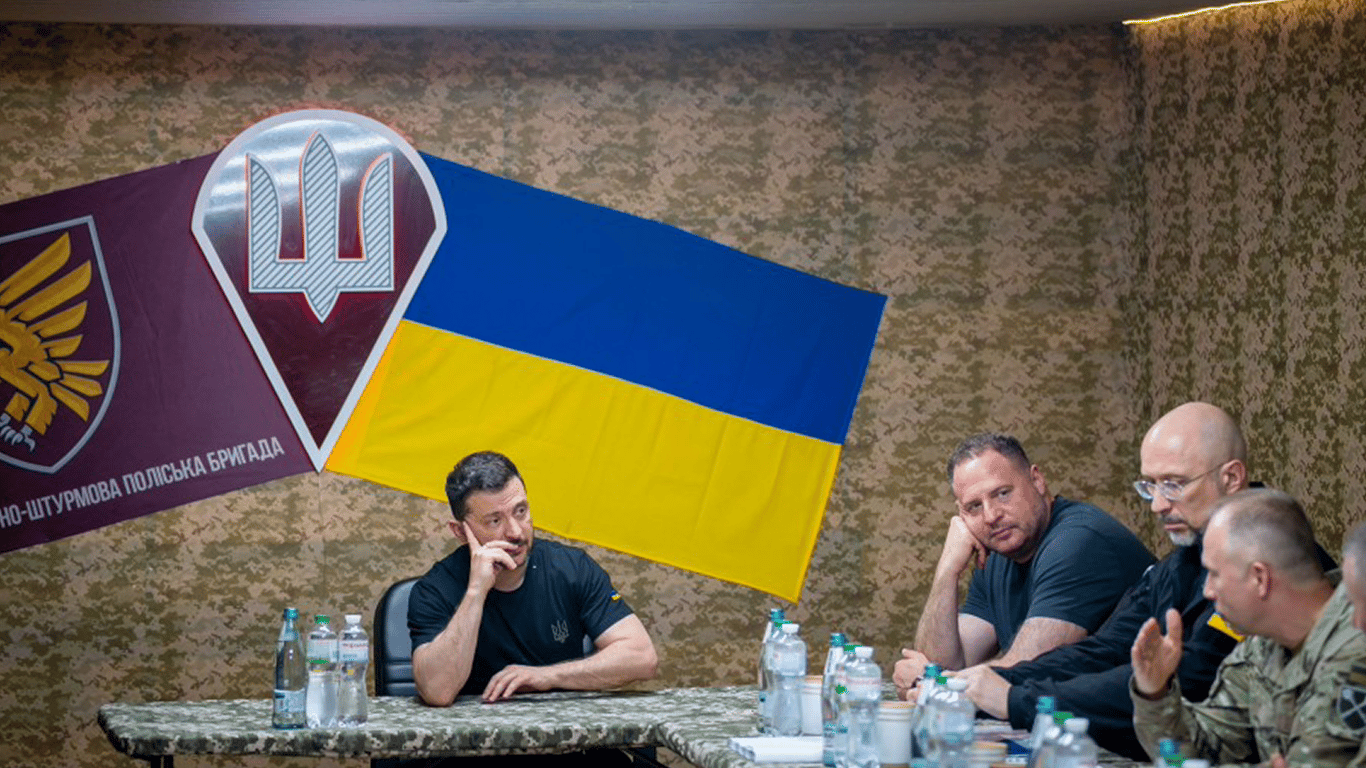 Зеленский провел совещание с Сирским и Шмыгалем: о чем договорились на Сумщине