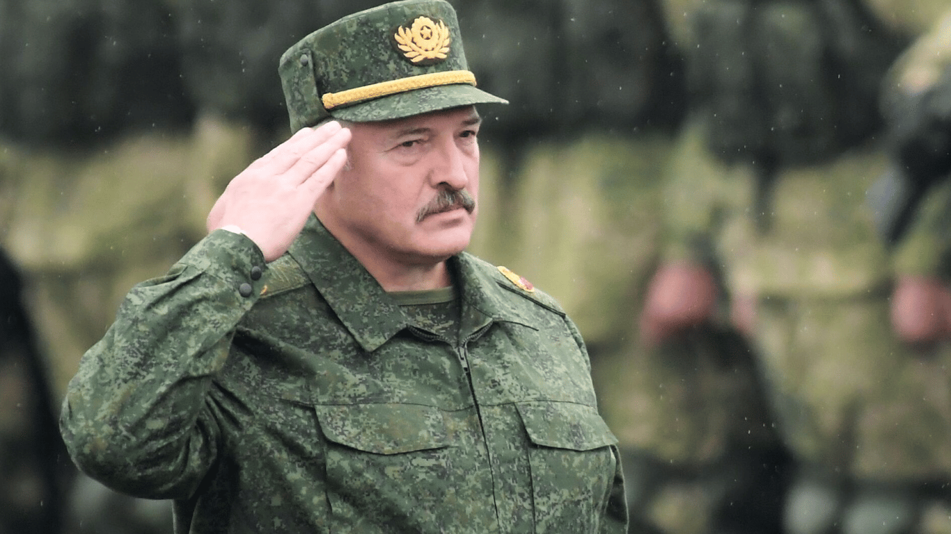 Лукашенко готує воєнний стан у Білорусі: що це означає для України