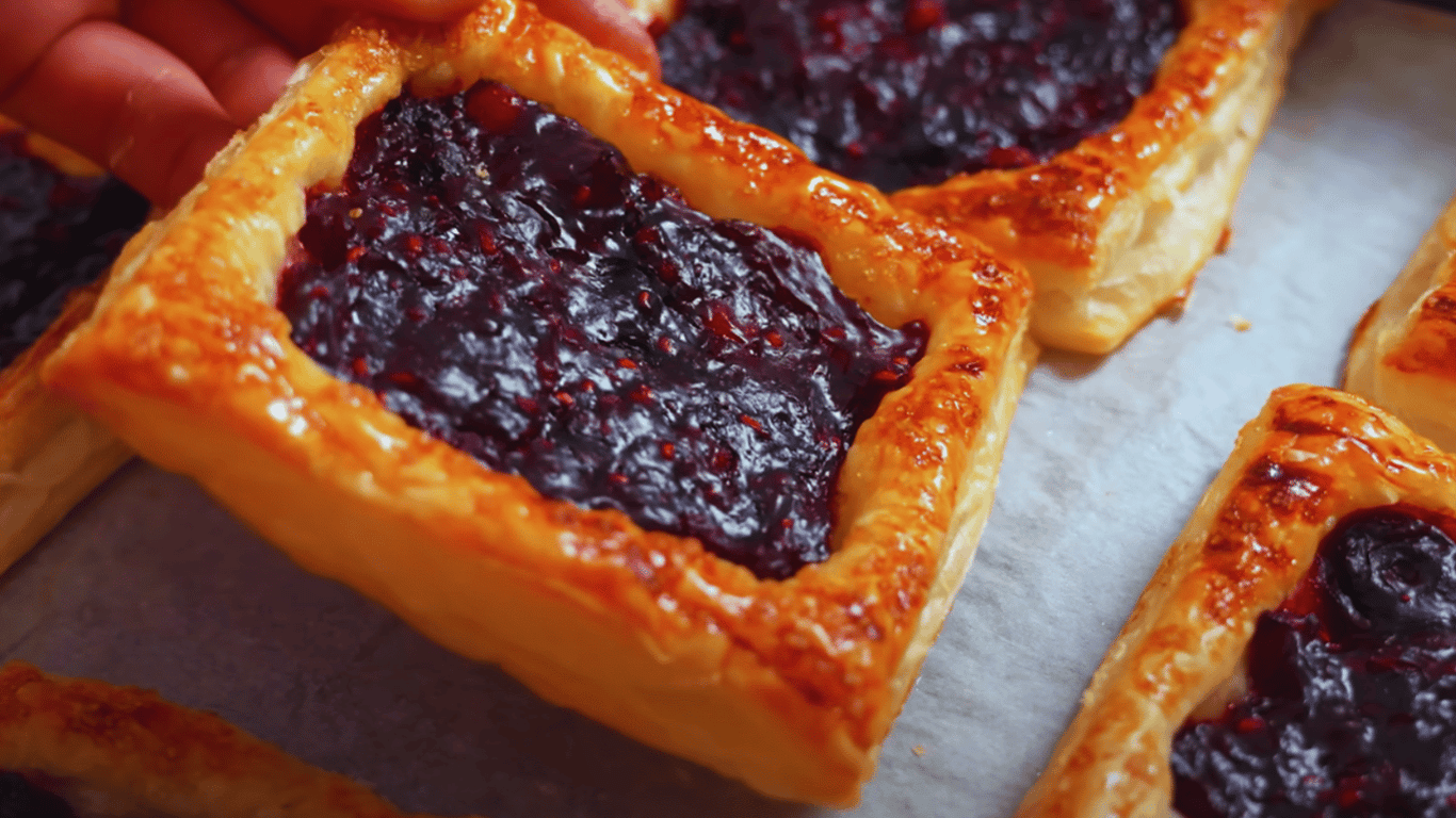 Ciastka z owocami w 5 minut: prosty przepis, który smakuje jak prosto z piekarni