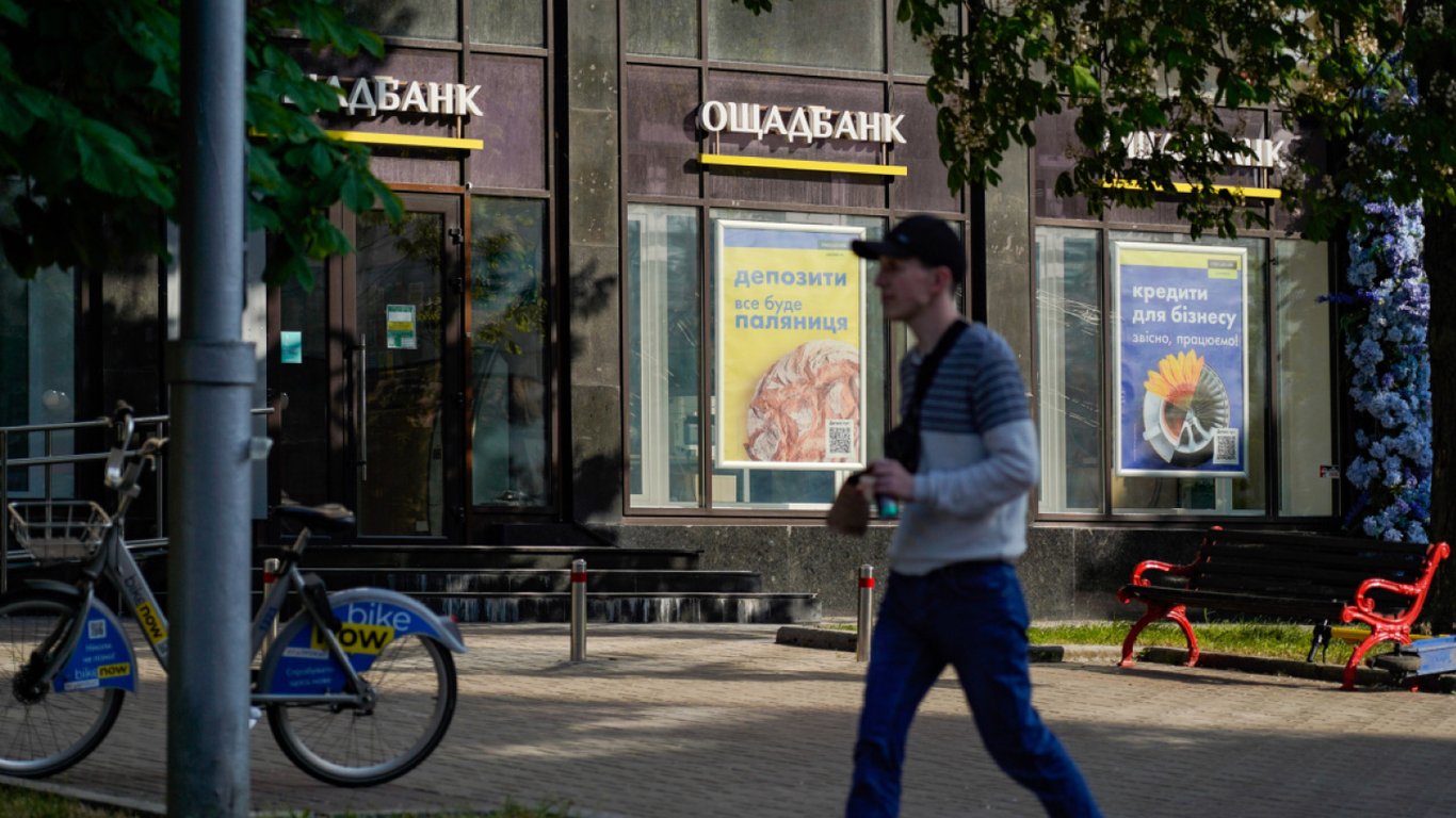 Ощадбанк відмовляє переселенцям у видачі грошей: у чому причина обмежень