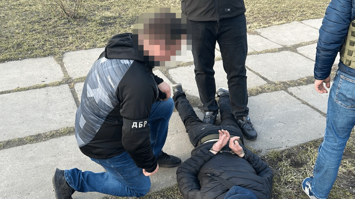 Правоохоронца на Одещине осудили на 4 года за организацию нелегального переправления в Молдову