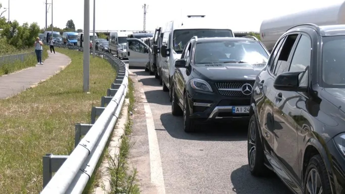 Фура перевернулась на трассе Одеса-Рені: большой затор до Молдовы, до Румынии – свободно