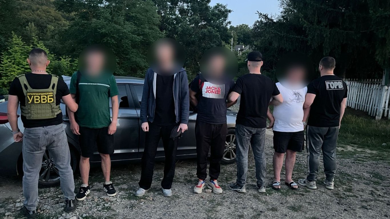 Винничанина задержали за переправку военнообязанных: сколько он получил за рейс