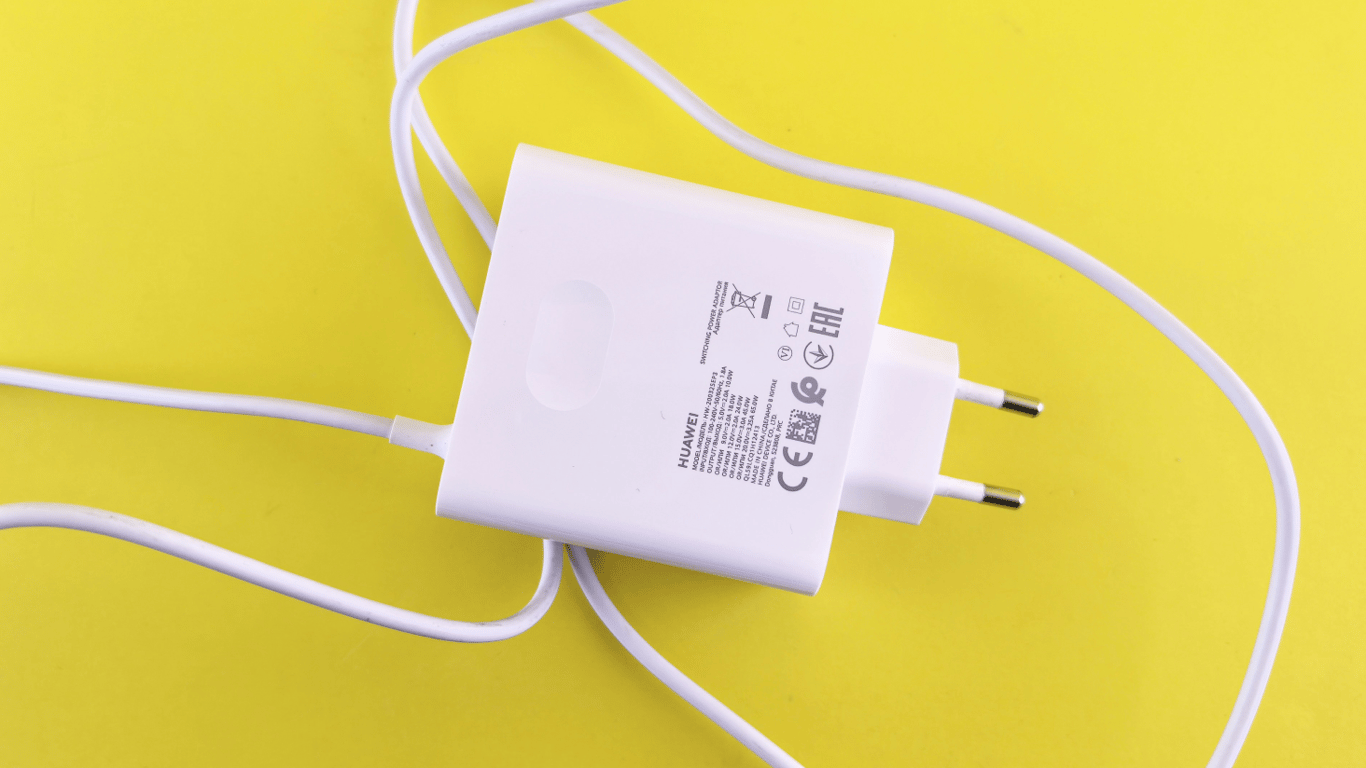 Charging your phone at night? Why it harms the battery and how to avoid wear