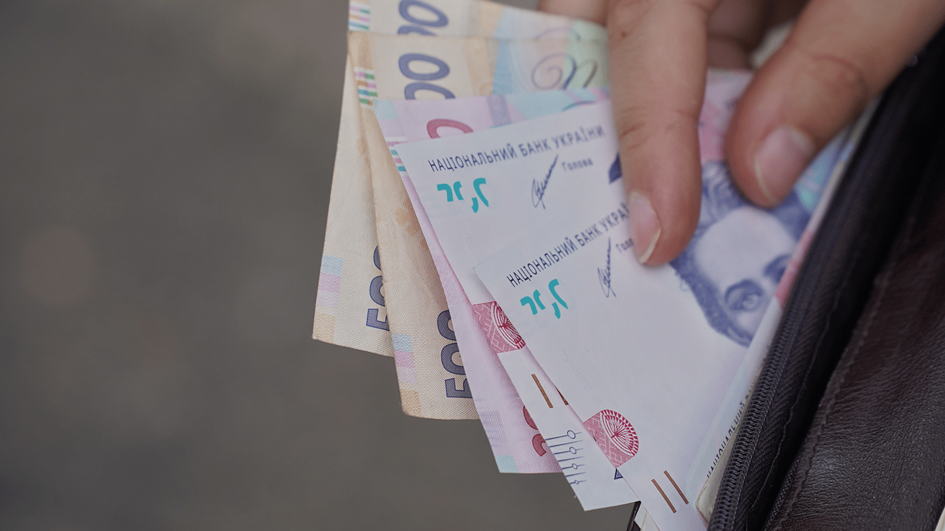 Уряд змінює правила розрахунку доходів для соцвиплат: що враховуватимуть тепер