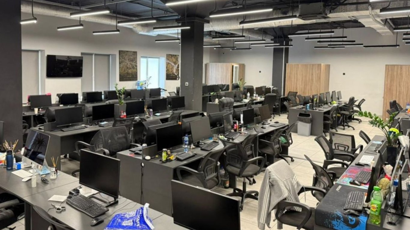 В Днепре закрыли 5 мошеннических кол-центров: как работала схема обмана