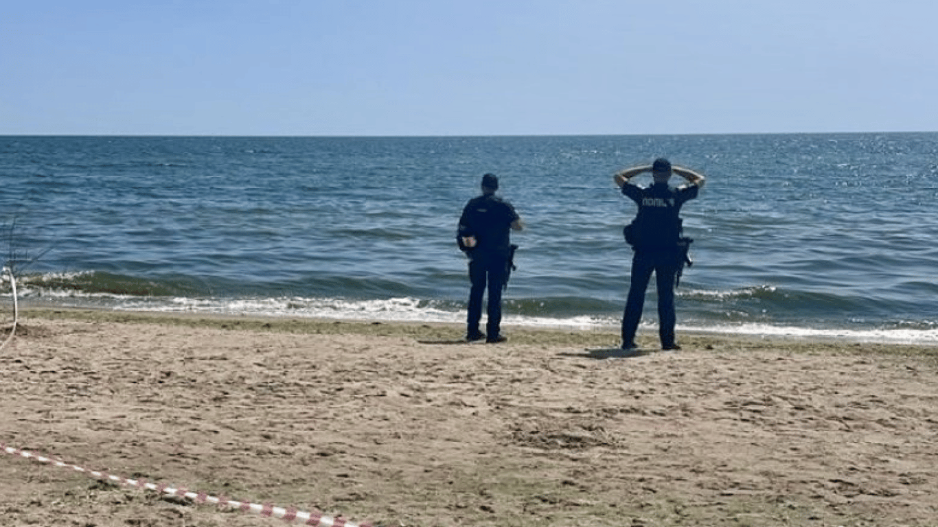 Трое погибших на пляже в Одесской области: люди подорвались на мине во время купания