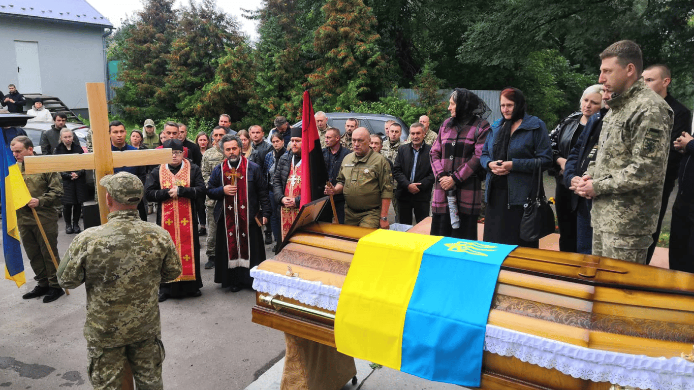 Родина загиблого військового має право на його виплати: хто отримає кошти