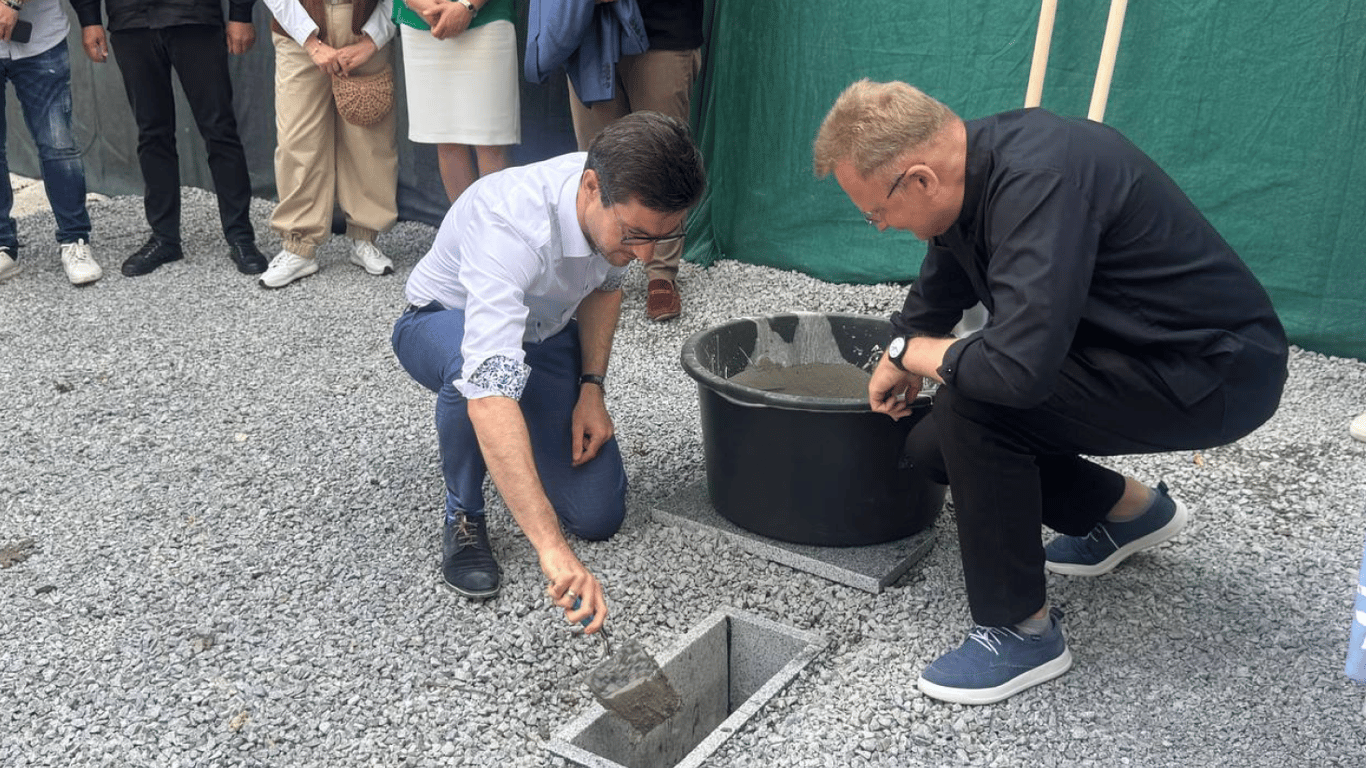 We Lwowie wmurowano kapsułę dla UNBROKEN Art: jak sztuka pomoże w leczeniu traumy