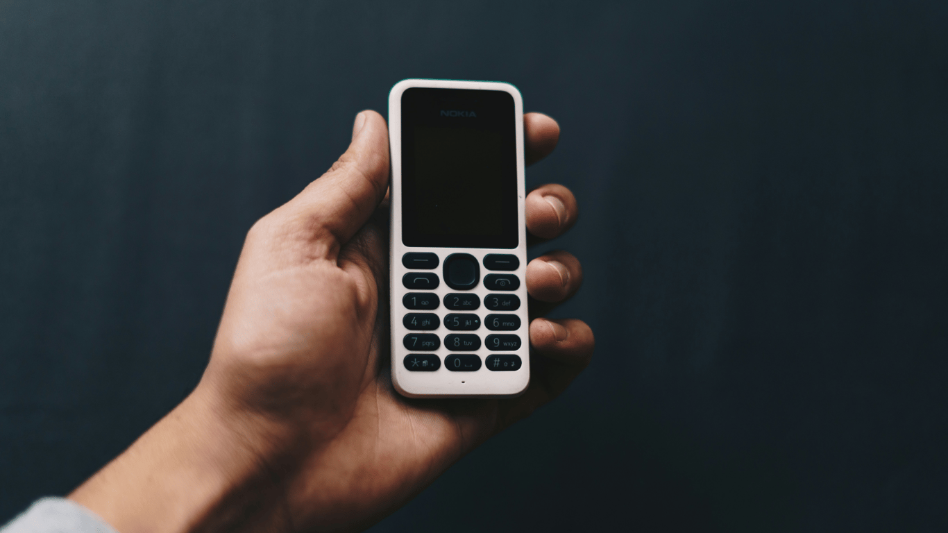 Button phones are making a comeback in 2025: the three best models for minimalists