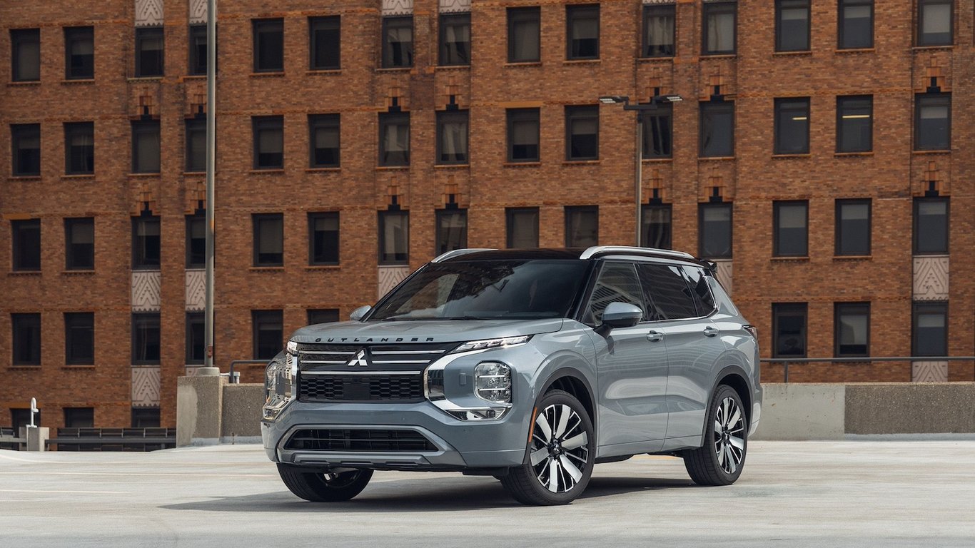 Mitsubishi Outlander 2012–2022: advantages, disadvantages and what to pay attention to when buying