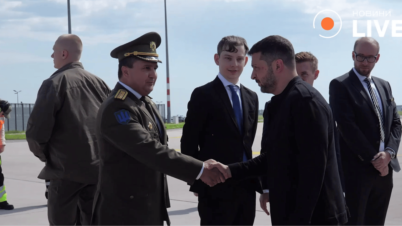 Зеленский в Берлине: переговоры с Мерцем и видеоконференция с Трампом