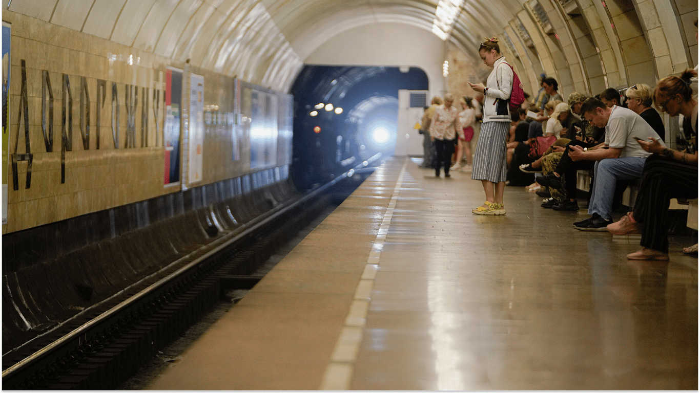 Metro kijowskie podniesie taryfę dla pasażerów z dużym bagażem: kto zapłaci więcej