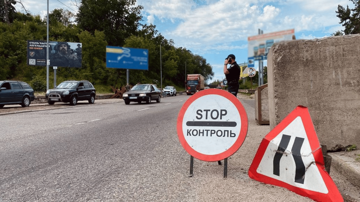 Мобільних блокпостів не існує: юрист пояснив, хто видає дозволи на їх встановлення