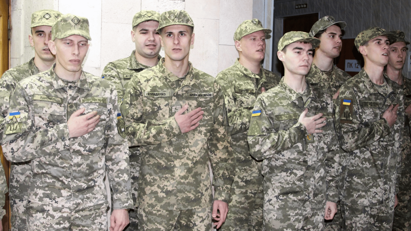 Відрахованих студентів військових вузів мобілізують незалежно від віку: пояснення юриста