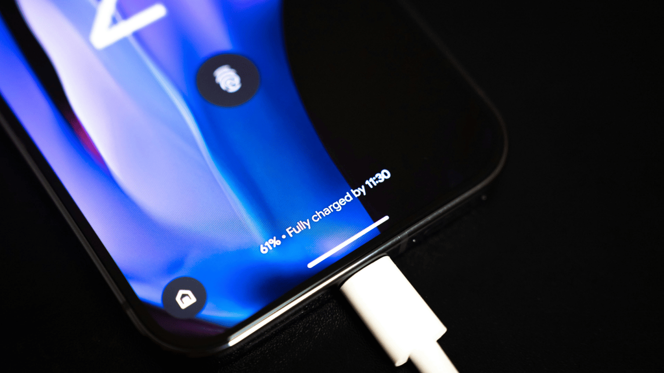 5 mistakes when charging your smartphone: how to keep the battery longer