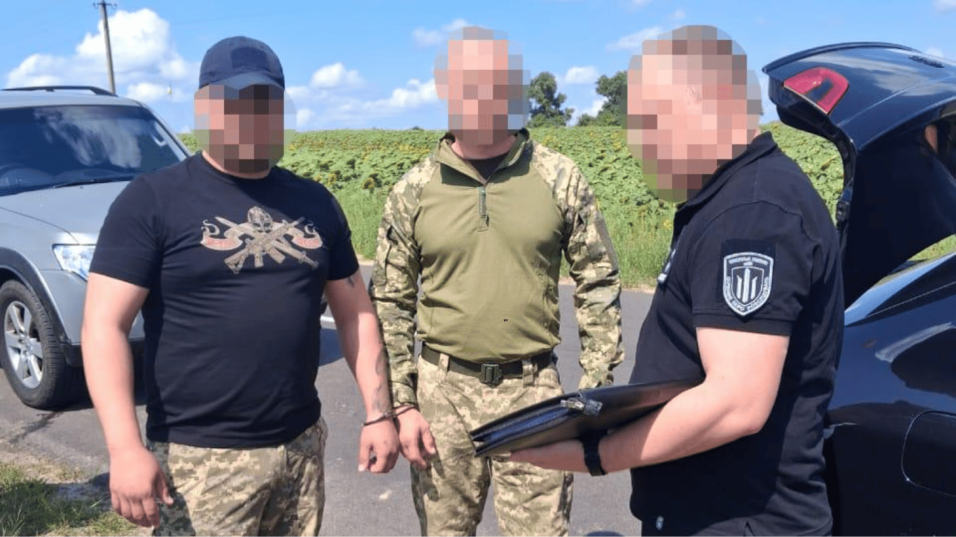 Військовослужбовця затримали за вивіз мобілізованого за 4000$: подробиці справи