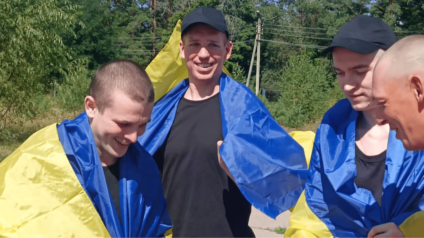84 українців повернулися з російського полону: серед них військові та цивільні