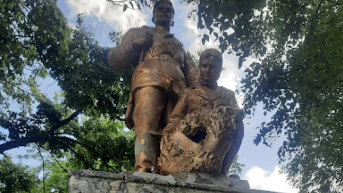 Усатове відмовилося зносити радянський пам’ятник: що кажуть у сільраді