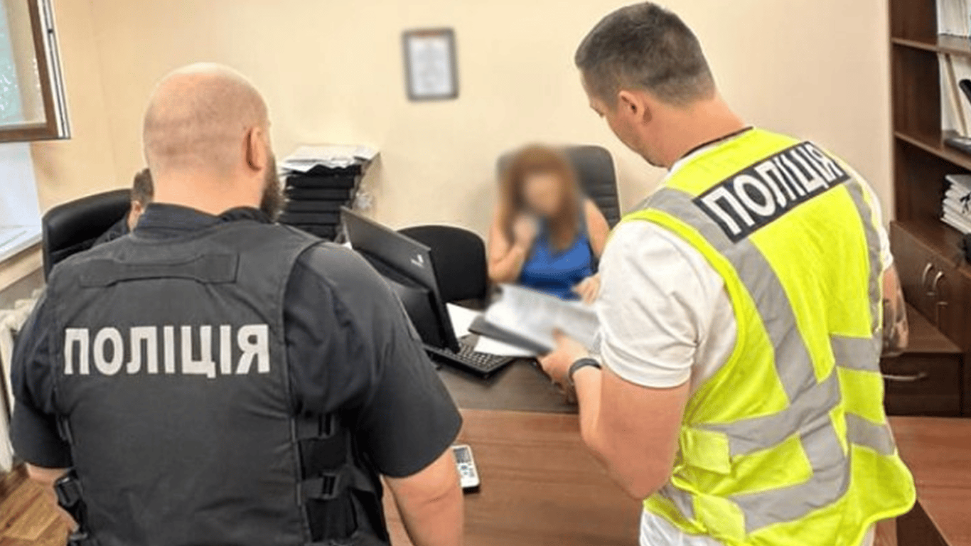 У Києві закупили браковані бодікамери за 1,7 млн грн: працівницю КМДА підозрюють у недбалі