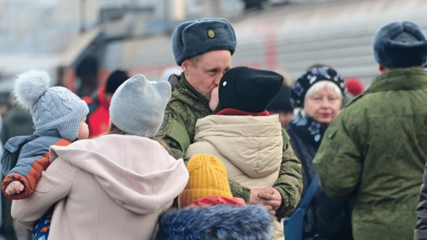 Російський окупант втік до хворої дружини: дітей забрали, а його повернули на фронт