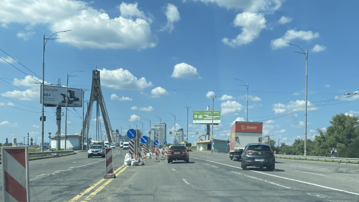 В Киеве меняют движение на мосту через Десенку: детали нового режима