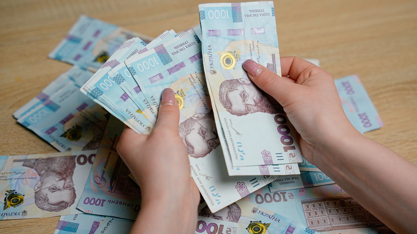 Українці вклали рекордні 100 мільярдів у держоблігації: як це впливає на економіку