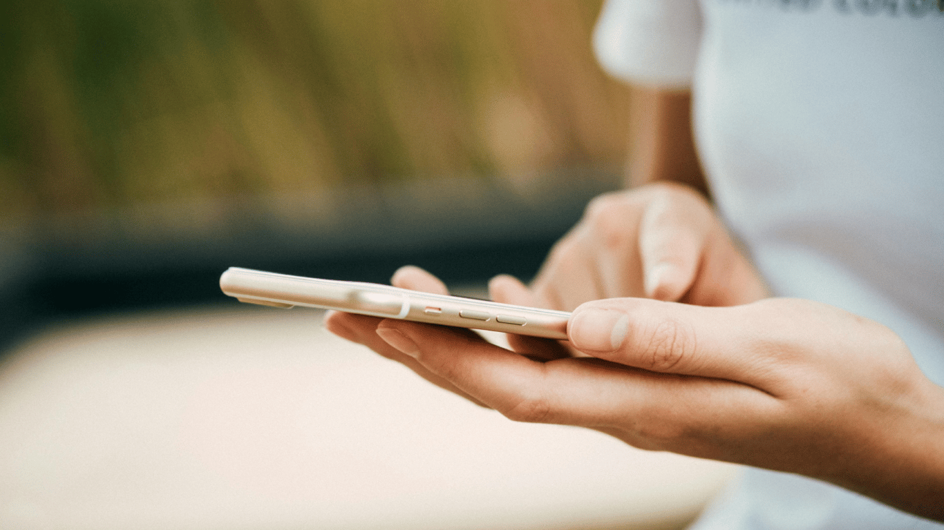 How to choose a smartphone without overpaying: 5 unnecessary features in 2024