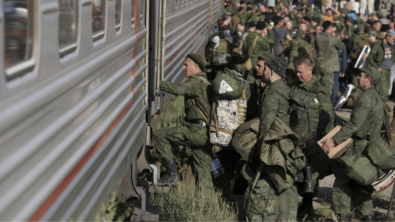 Росія зменшує виплати контрактникам: у яких регіонах урізали бонуси до 800 тисяч
