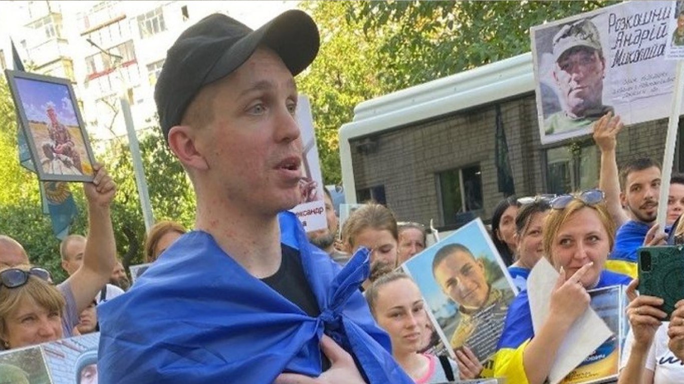Колишній волейболіст звільнений з полону: як Микита Каліберда повернувся в Україну