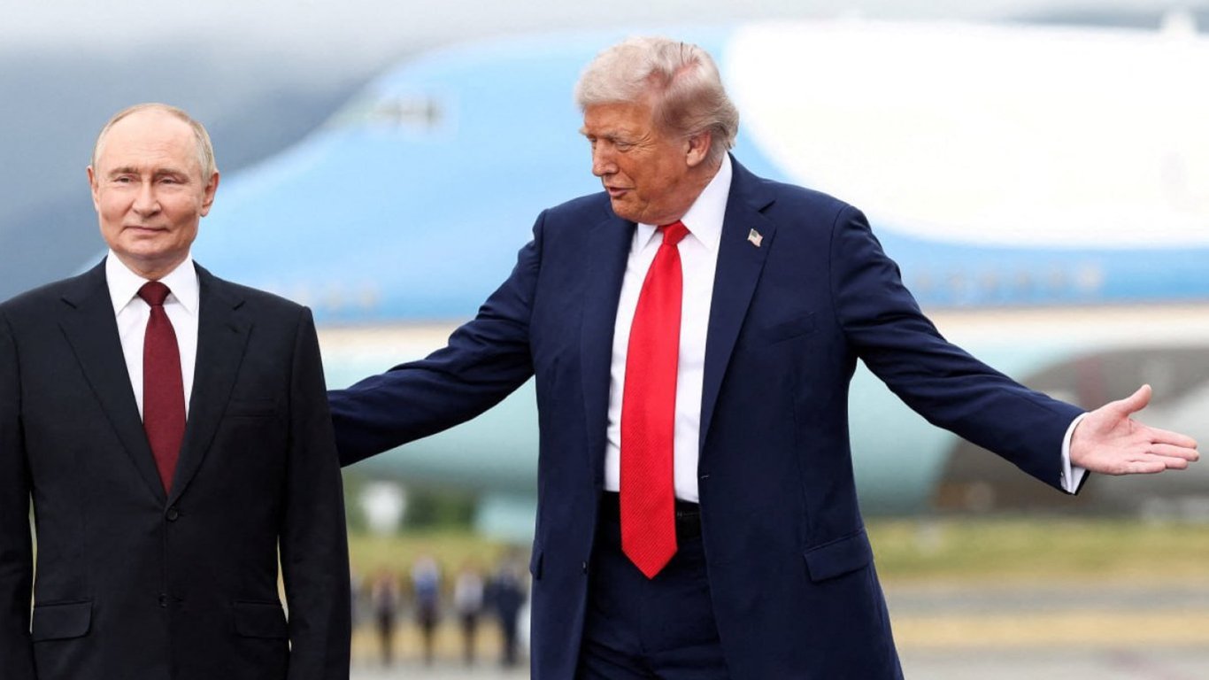 Трамп зустрів Путіна з почестями: як це було на аеродромі в США