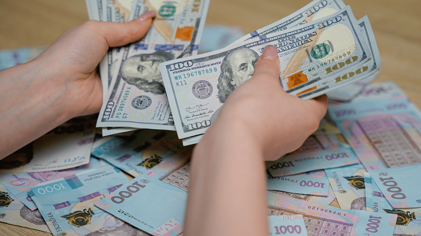 Фінансисти розкрили помилку при купівлі валюти: як уникнути втрат
