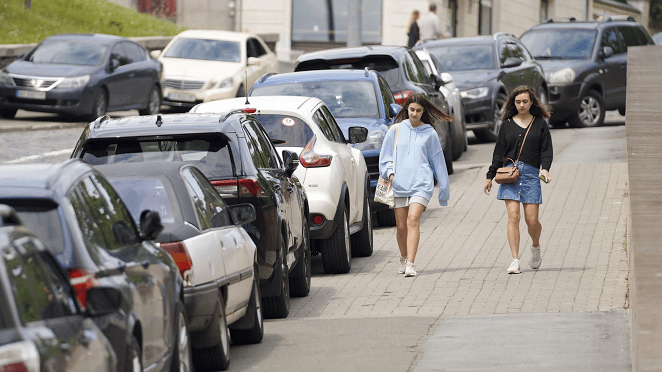 **Популярні авто в Україні 2025: які моделі обирають водії та чому електрокари втрачають ринок**