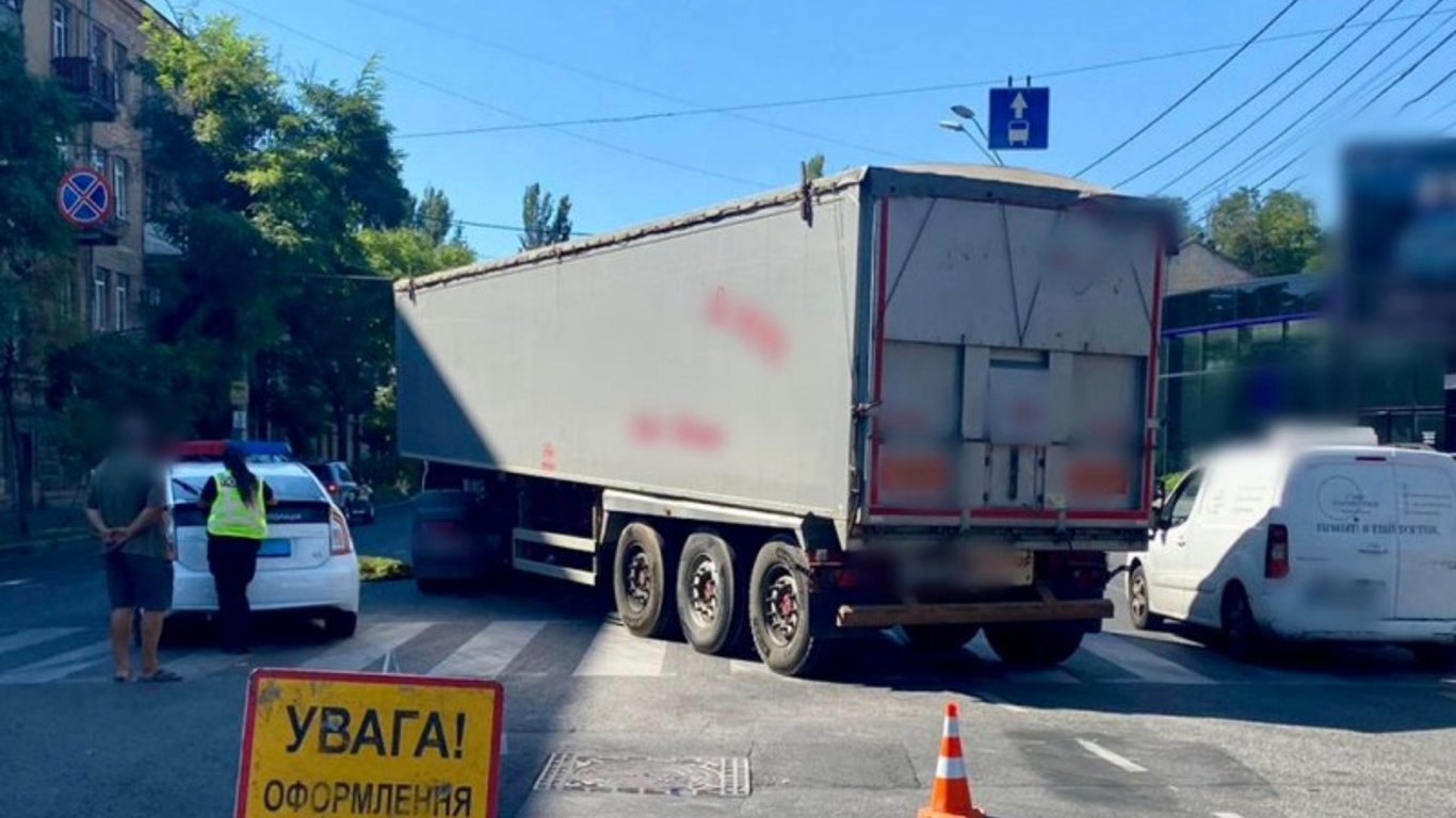 В Одессе грузовик сбил женщину насмерть: полиция устанавливает обстоятельства ДТП
