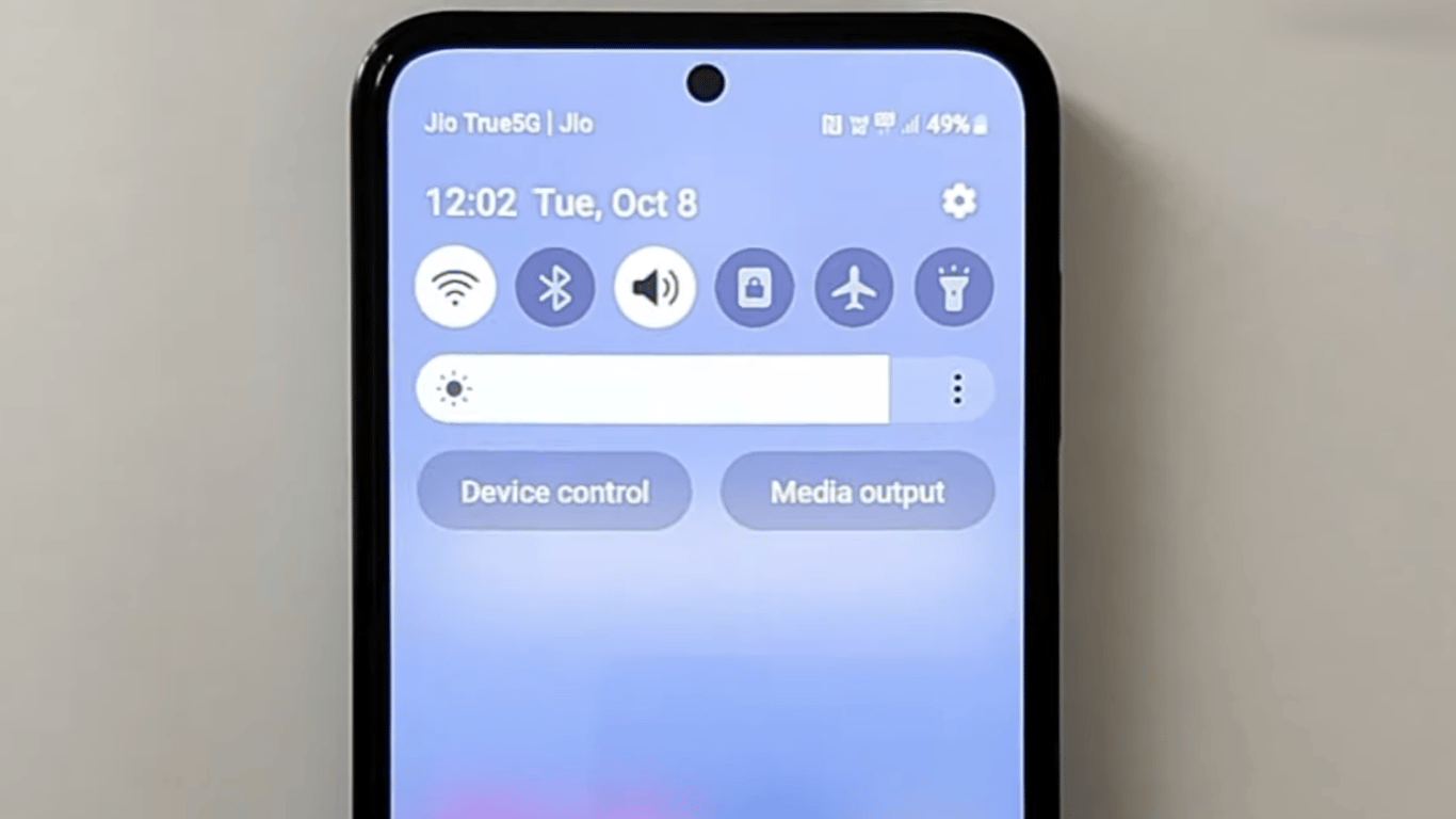 The letter 'N' in the smartphone status bar: what it means and how to turn it off