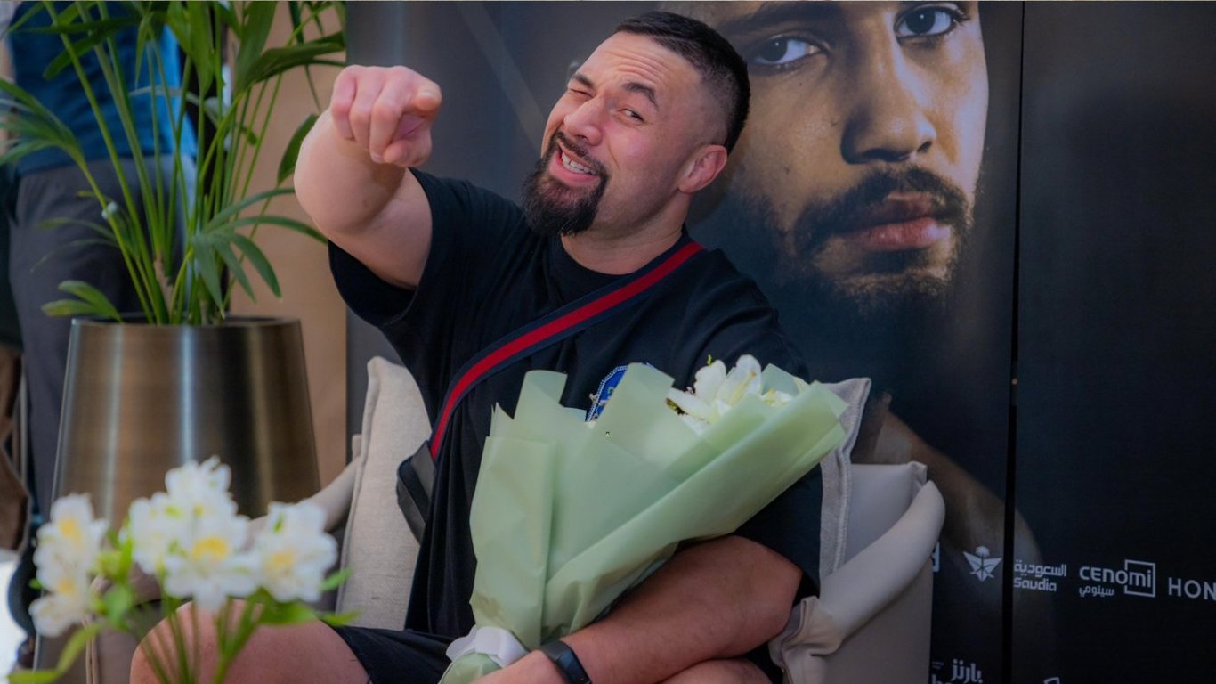 Усик відкладає бій з Паркером: що відомо про плани чемпіонів